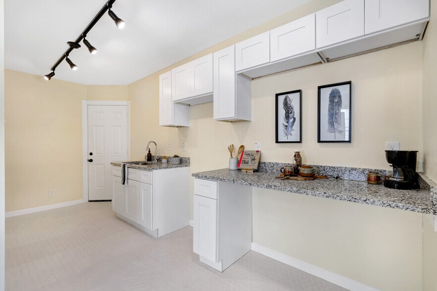 More Photos Of 834 W Russell Pl, San Antonio Apartments For Sale
