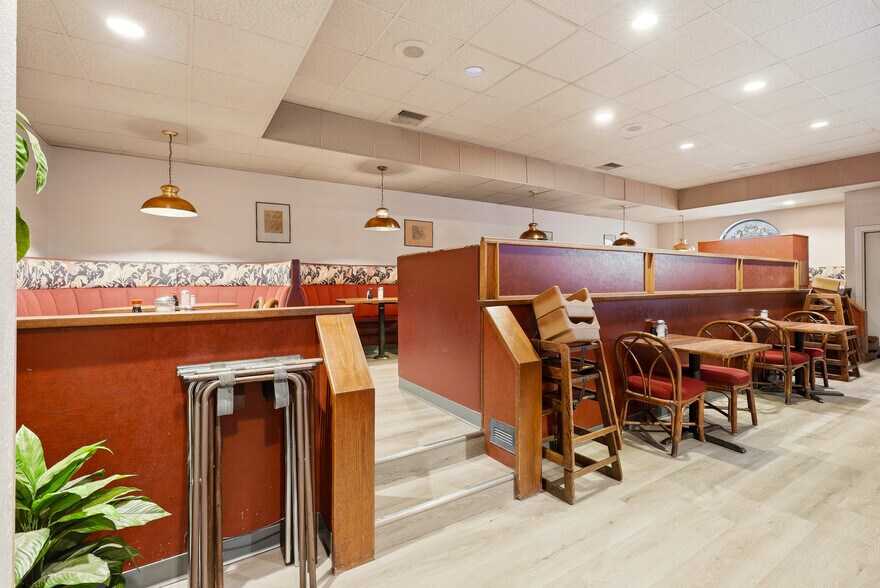 More Photos Of 9 S 1st St, Yakima Restaurant For Sale