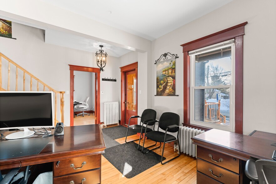 More Photos Of 531 Rue Du Conseil, Sherbrooke Office For Sale