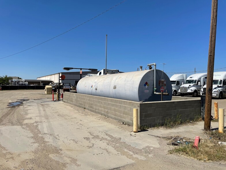 More Photos Of 1112 E Service Rd, Ceres Warehouse For Lease