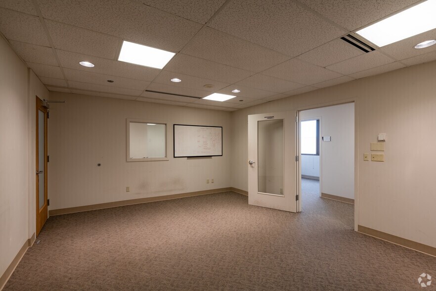 More Photos Of 550 17th Ave, Seattle Unknown For Lease