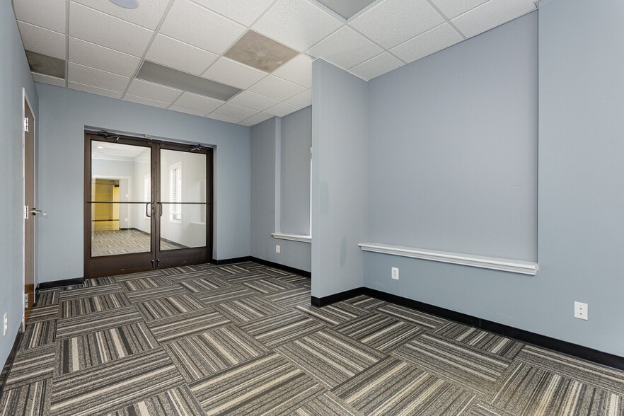 More Photos Of 100 Industrial Dr, Fredericksburg Showroom For Sale