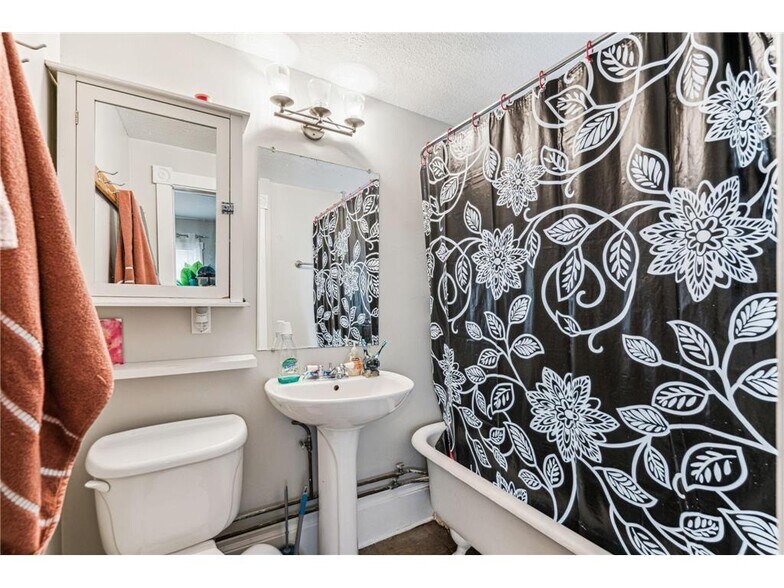 More Photos Of 3201 Polk St NE, Minneapolis Apartments For Sale