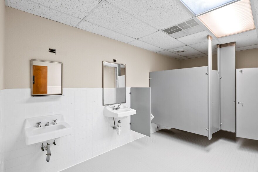 More Photos Of 9502 Computer Dr, San Antonio Medical For Sale