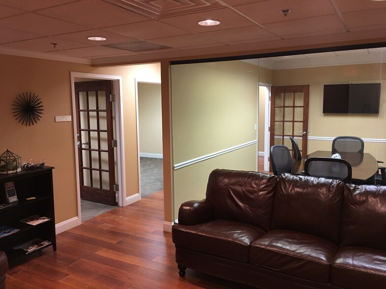 More Photos Of 44121 Leesburg Pike, Ashburn Medical For Sale