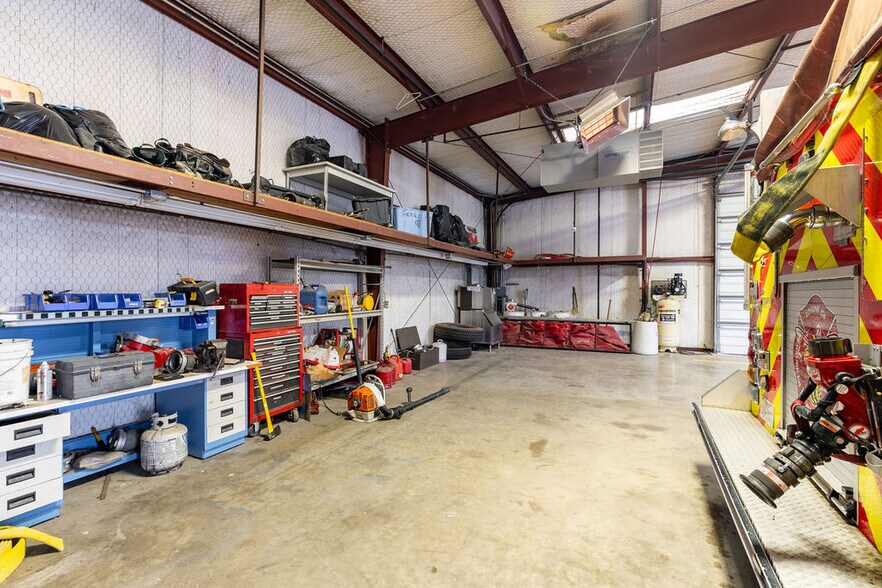 More Photos Of 101 Ewing St, Ferris Police Fire Station For Sale