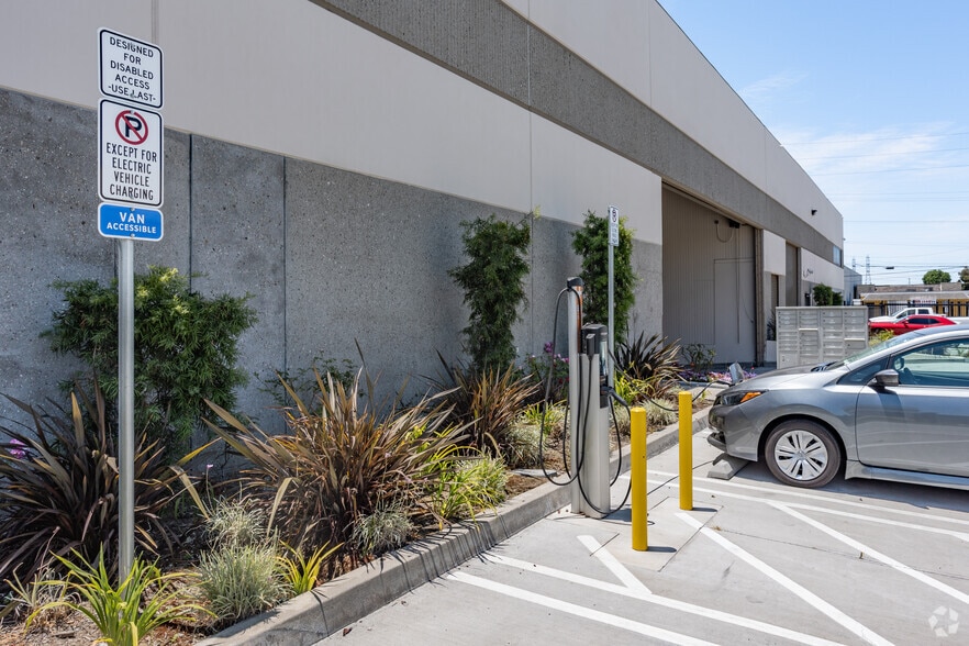 More Photos Of 14512-14518 Garfield Ave, Paramount Unknown For Lease