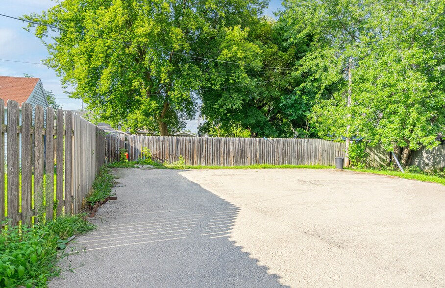 More Photos Of 924 W 5th St, Appleton Apartments For Sale