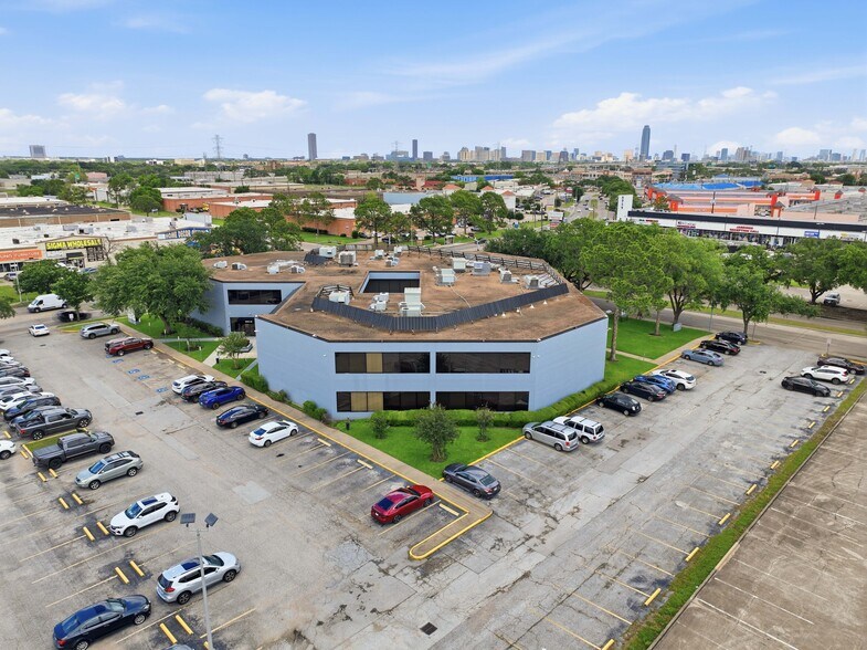 More Photos Of 7011 Harwin Dr, Houston Medical For Lease