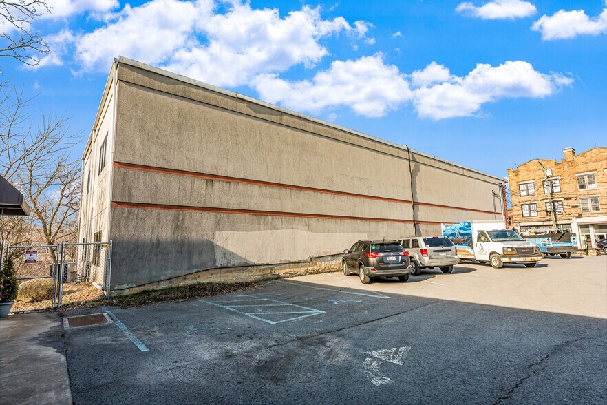 More Photos Of 224 Spruce St, Morgantown Office For Sale