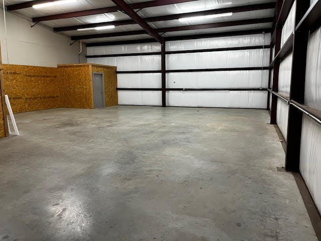 More Photos Of 4902 Roadrunner Rd, Fort Worth Light Distribution For Lease