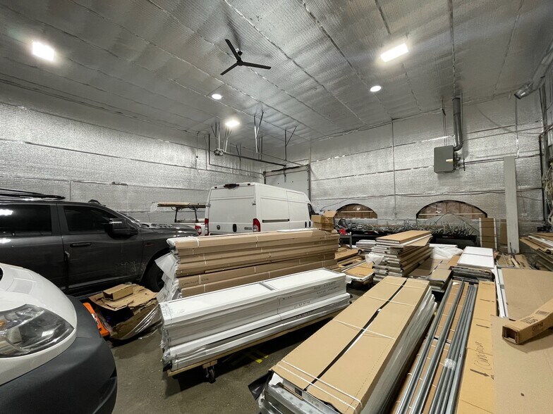 More Photos Of 2391 S Main St, Waterbury Showroom For Lease