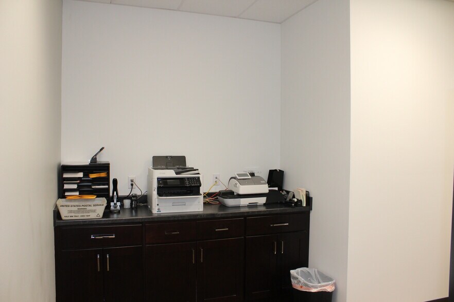 More Photos Of 9140 Canal Rd, Gulfport Light Distribution For Sale
