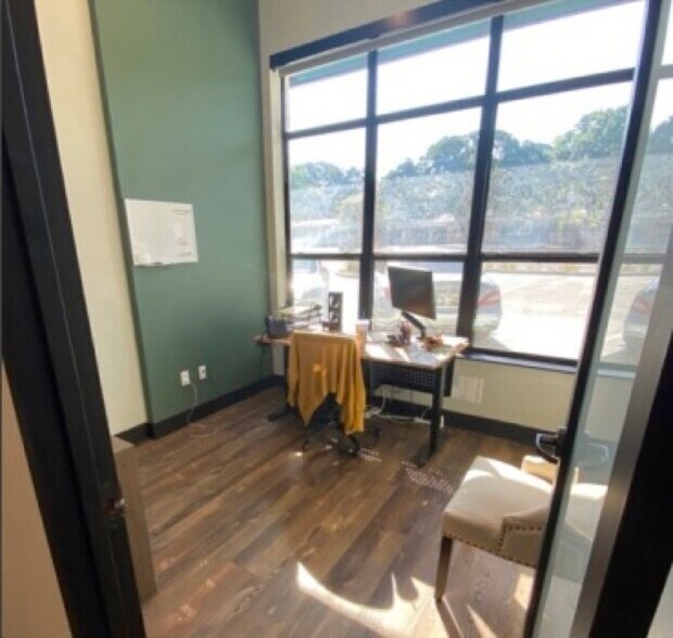 More Photos Of 2204 Western Trails Blvd, Austin Loft Creative Space For Lease