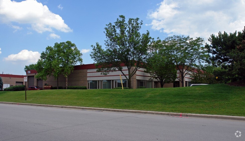 More Photos Of 16W215 83rd St, Burr Ridge Light Distribution For Lease