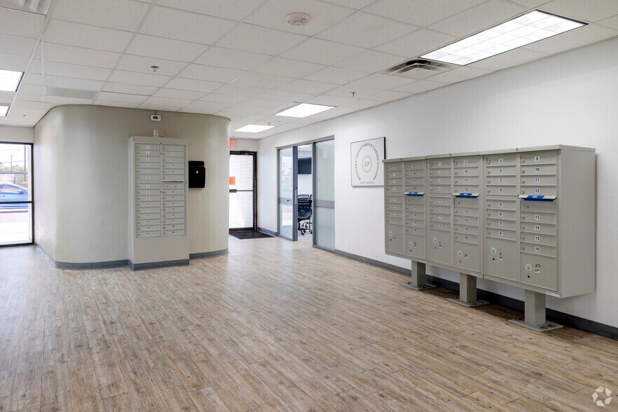 More Photos Of 5060 N 19th Ave, Phoenix Office For Sale