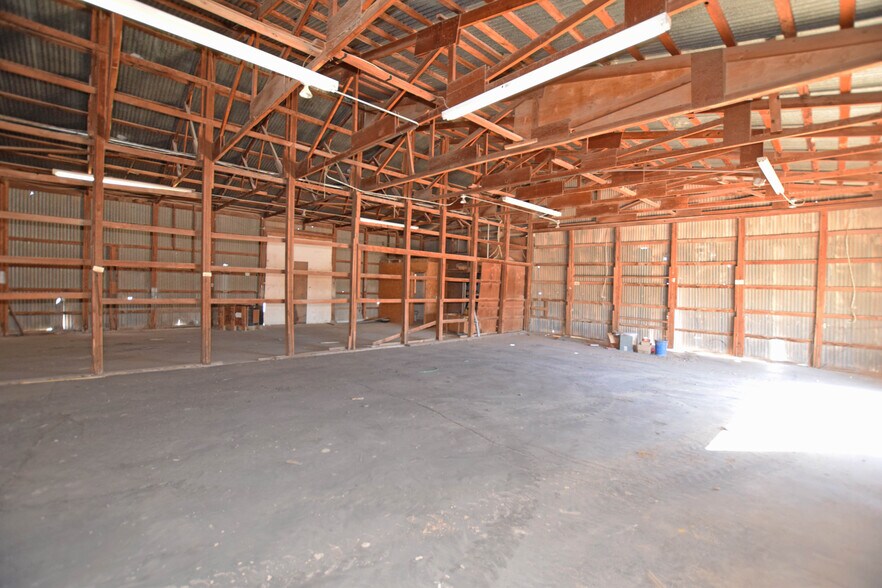 More Photos Of 302 Industrial Ave, Odessa Warehouse For Sale