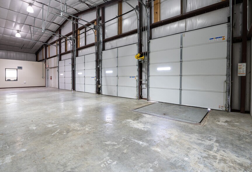 More Photos Of 113 Bufkin Ln, Lockhart Refrigeration Cold Storage For Lease