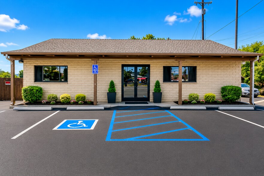 Primary Photo Of 311 Lake Mendocino Dr, Ukiah Bar For Lease