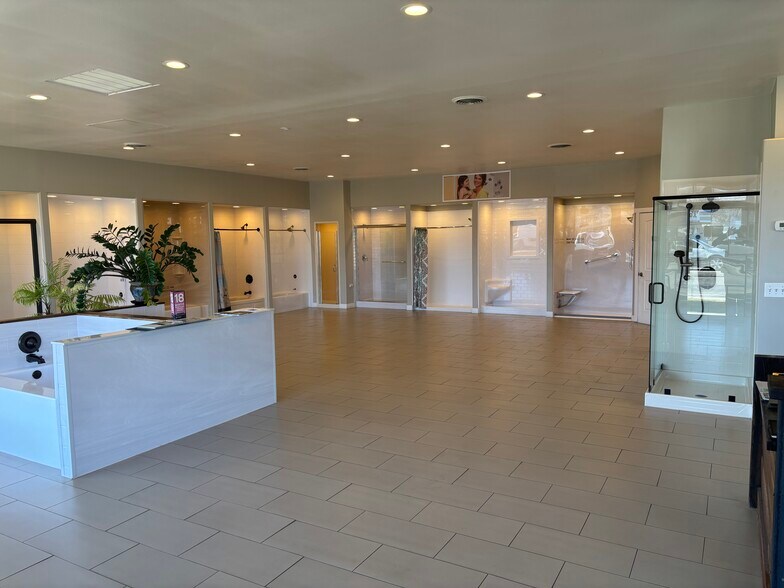 More Photos Of 4141 W Chinden Blvd, Garden City Freestanding For Lease