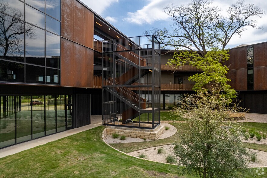 More Photos Of 1141 Shady Ln, Austin Office For Lease