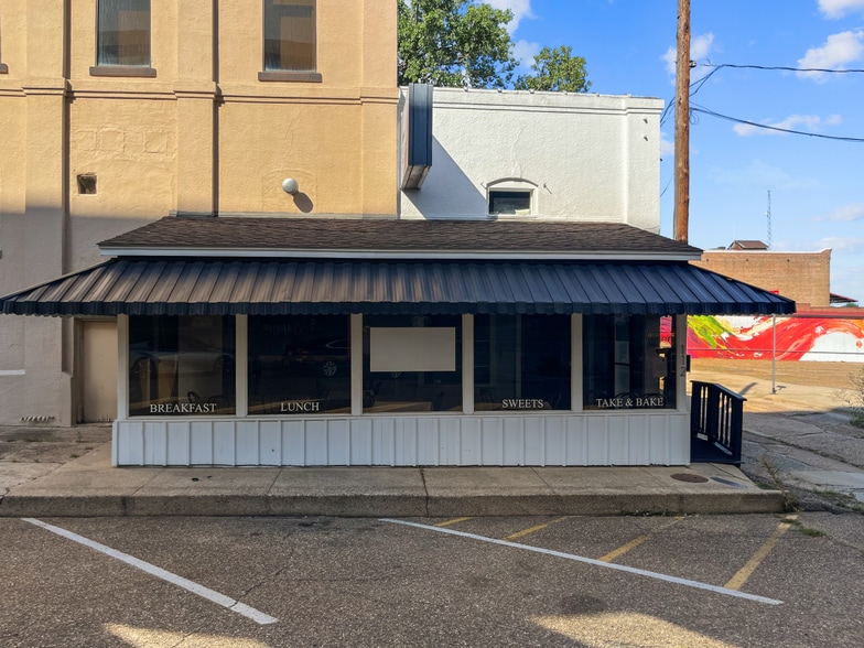 More Photos Of 112 Pine St, Texarkana Restaurant For Sale