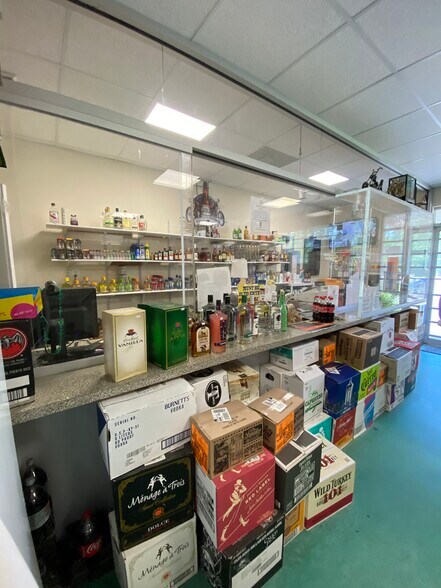 More Photos Of 2805 Fort Argyle Rd, Bloomingdale Bar For Sale