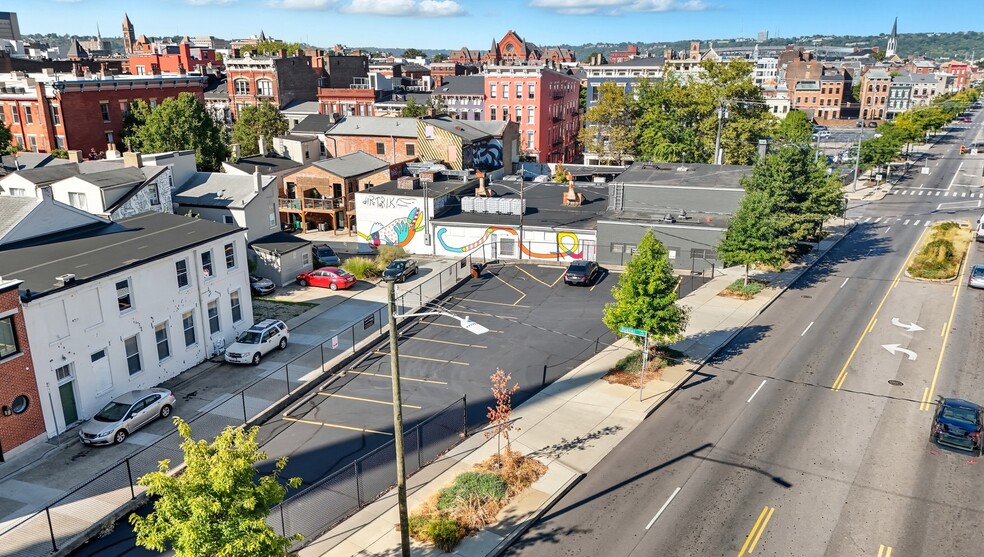 More Photos Of 1440 Main St, Cincinnati Office For Sale