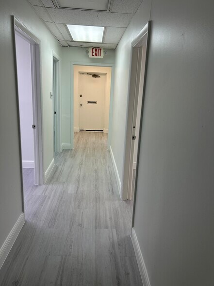 More Photos Of 4095 N 28th Way, Hollywood Warehouse For Lease