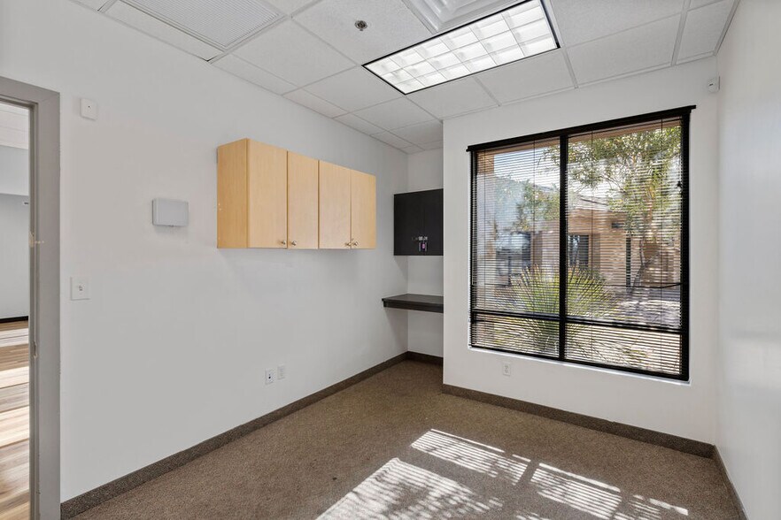 More Photos Of 7165 E University Dr, Mesa Medical For Lease