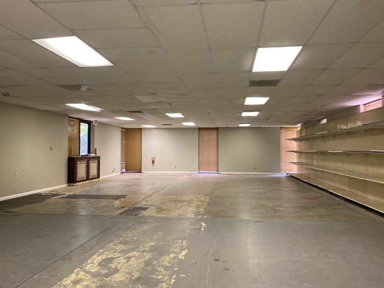 More Photos Of 10400 Harwin Dr, Houston Showroom For Lease