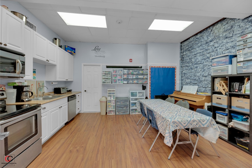 More Photos Of 14 Chisholm Trail Rd, Round Rock Schools For Sale