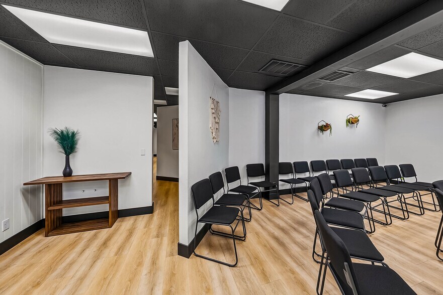 More Photos Of 239 SE G St, Grants Pass General Retail For Sale