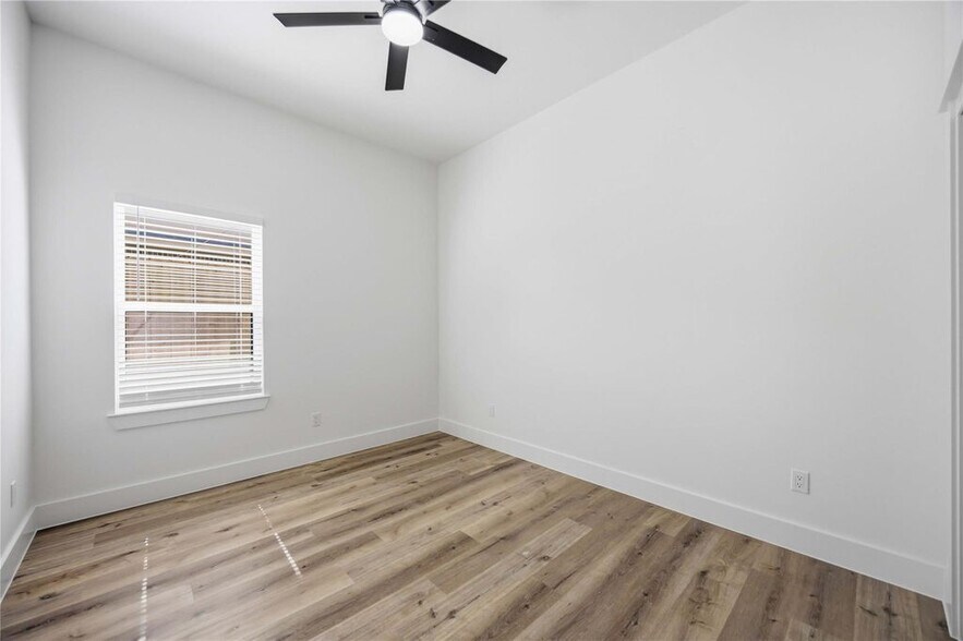 More Photos Of 4029 Cork Dr, Houston Apartments For Sale