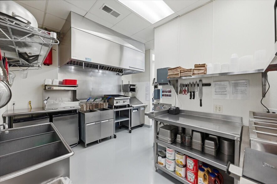 More Photos Of 309 US-6 Hwy, Oakland Fast Food For Sale