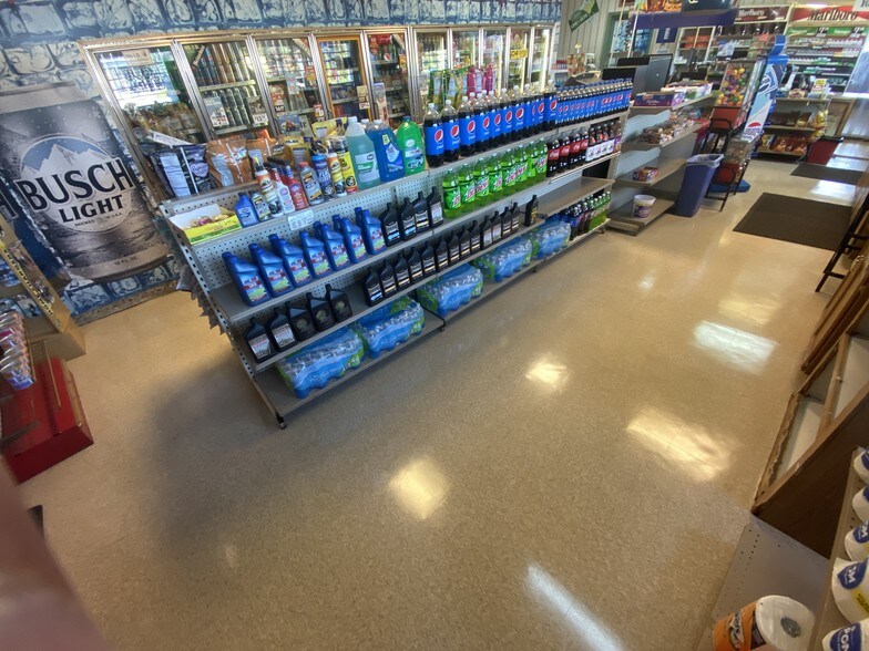 More Photos Of 709 S Broad St, Brooksville Service Station For Sale
