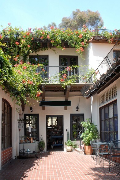 More Photos Of 451-461 E Main St, Ventura Storefront For Lease