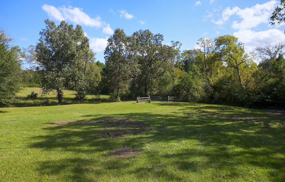 More Photos Of 16259 FM 149, Montgomery Light Manufacturing For Sale
