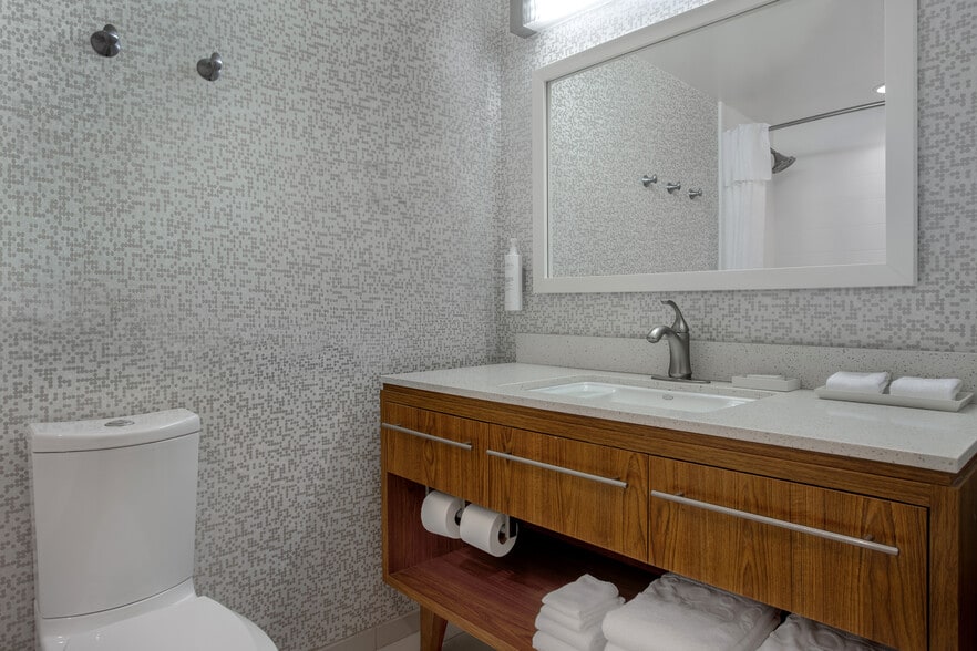 More Photos Of 14060 Emerald Coast Pkwy, Destin Hotel For Sale