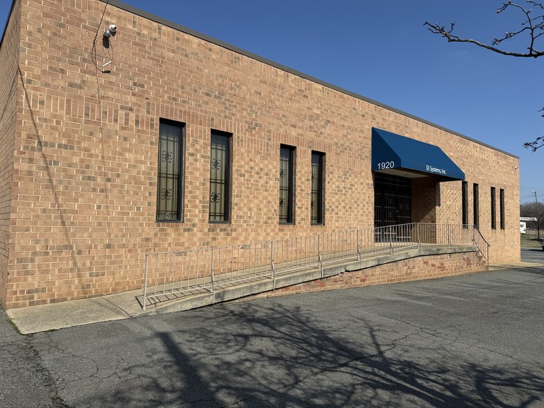 More Photos Of 1920 Freedom Dr, Charlotte Warehouse For Lease