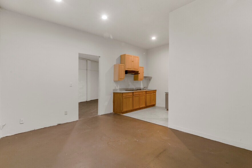 More Photos Of 499 NW 79th St, Miami Auto Repair For Sale