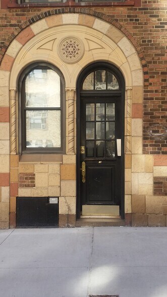 More Photos Of 242 E 72nd St, New York Apartments For Lease