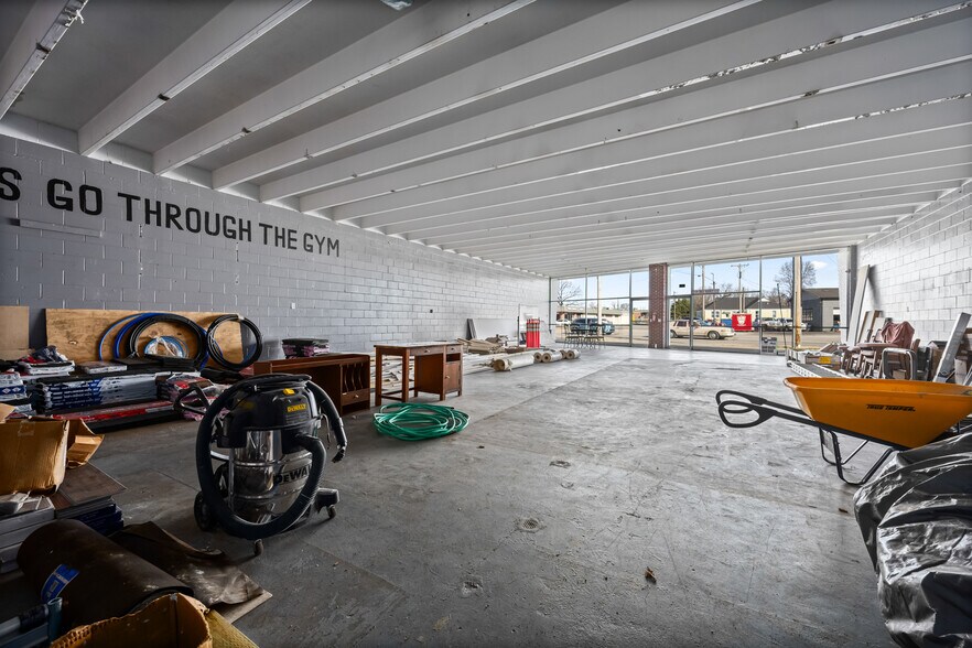 More Photos Of 518 Hillsboro Blvd, Manchester Storefront Retail Office For Sale