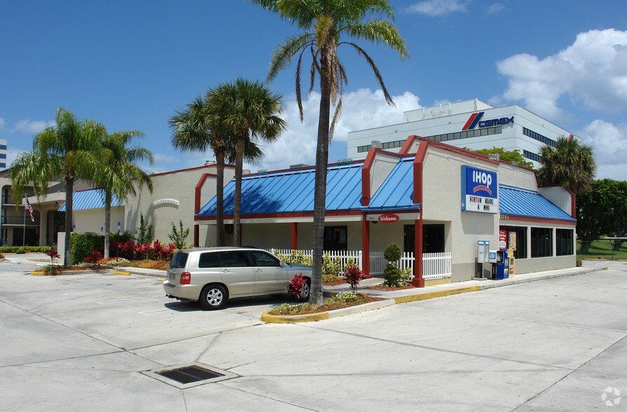 Primary Photo Of 1503 Belvedere Rd, West Palm Beach Restaurant For Lease