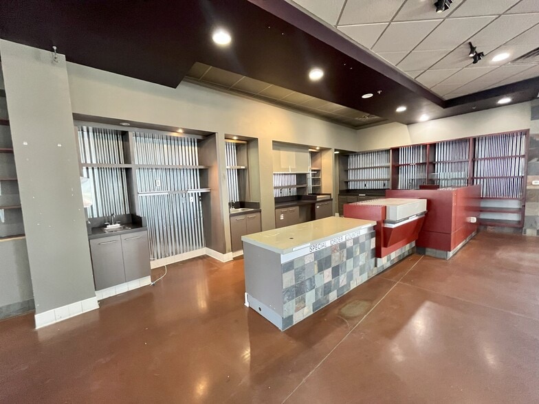 More Photos Of 303 S Water St, Henderson Office For Sale