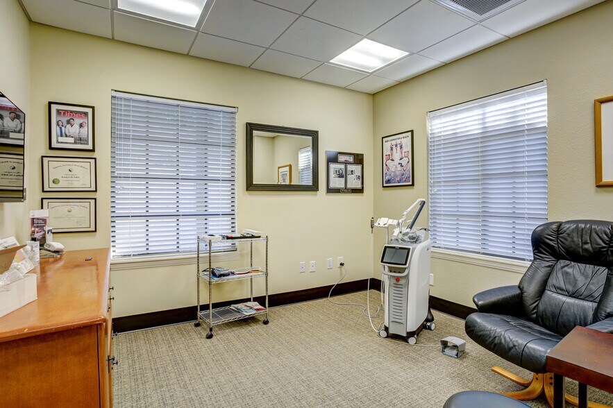 More Photos Of 4403 Manchester Ave, Encinitas Medical For Sale