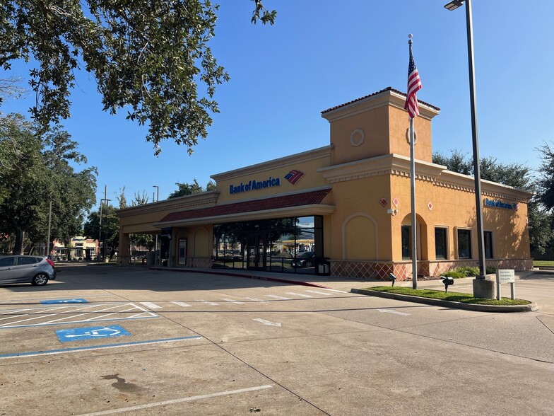 Primary Photo Of 10101 Westheimer Rd, Houston Bank For Lease