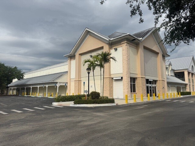 More Photos Of 2325 SW Martin Hwy, Palm City Supermarket For Lease