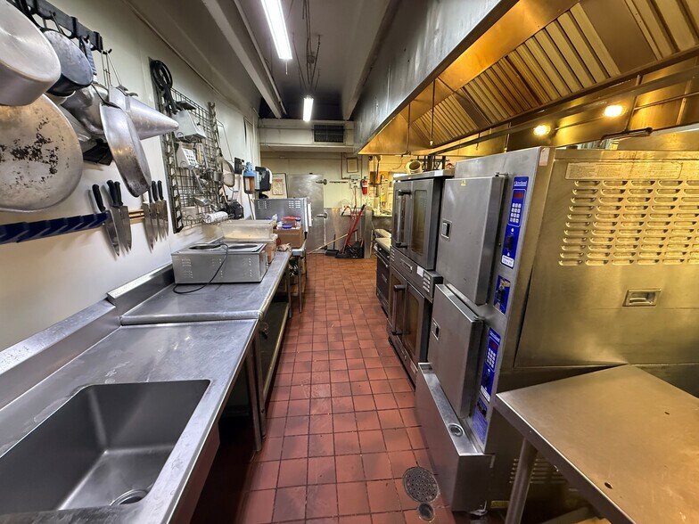 More Photos Of 1011 N 13th St, Decatur General Retail For Sale