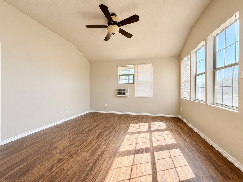 More Photos Of 2400 College Ave, Midland Apartments For Lease